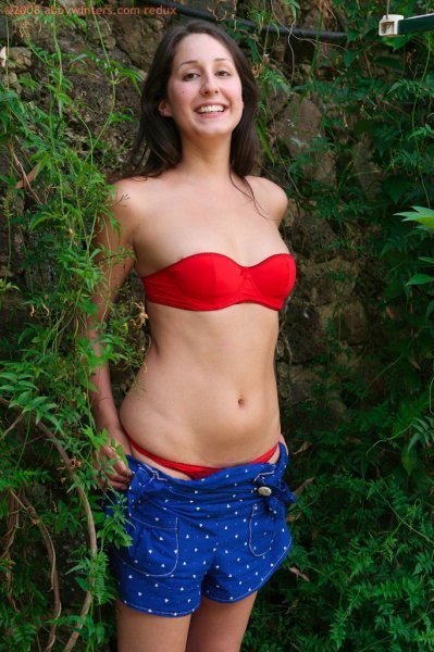 petria-hairy-brunette-amateur