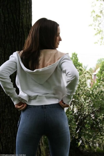 Teen Holly flashing in a park